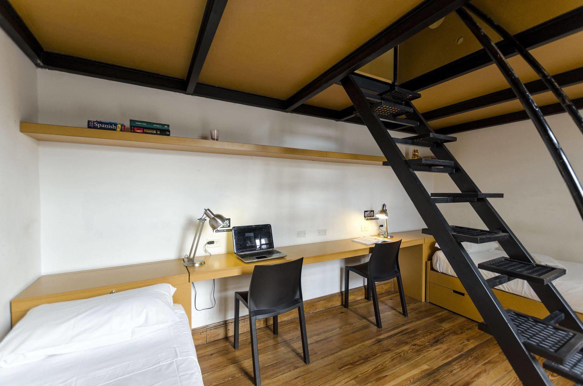 La Casa De Pichincha Hostel Buenos Aires Exterior photo