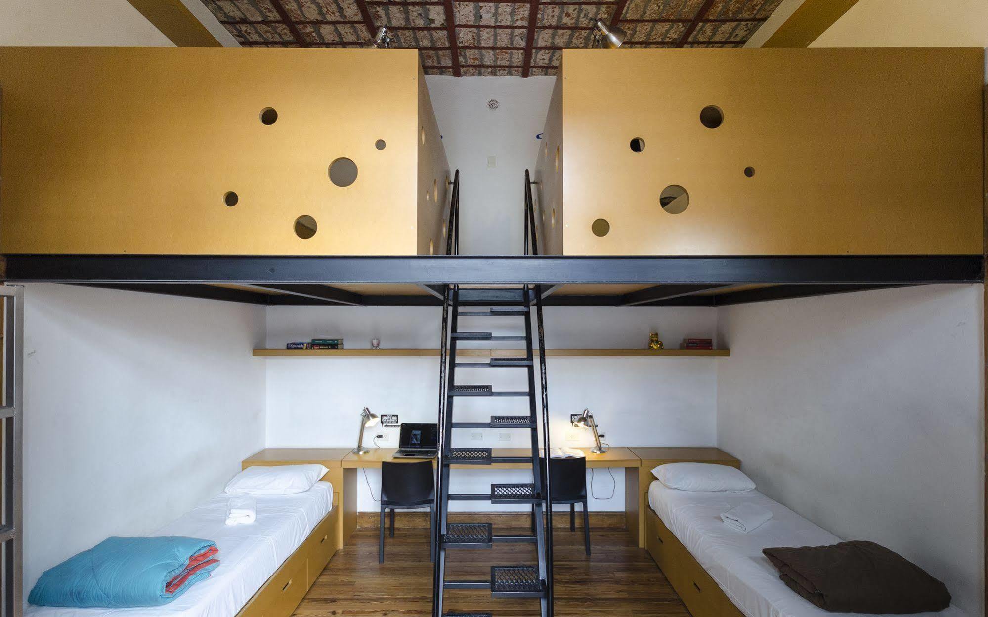 La Casa De Pichincha Hostel Buenos Aires Exterior photo